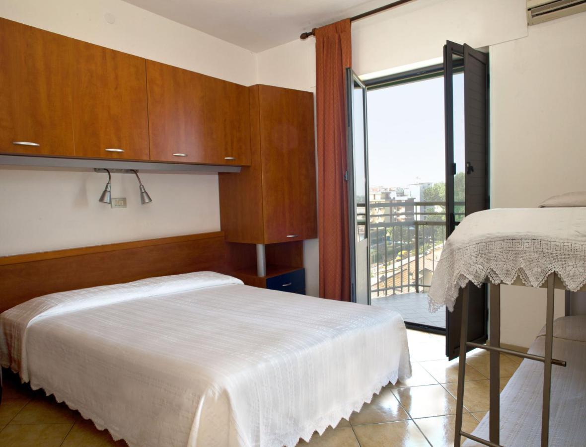 Hotel Frank ليدو دي يسولو الغرفة الصورة