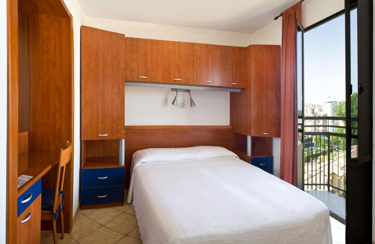 Hotel Frank ليدو دي يسولو الغرفة الصورة